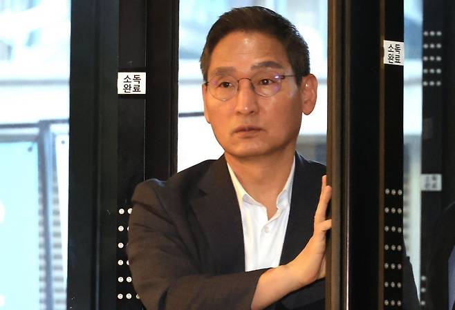 관봉권·쿠팡 관련 의혹을 수사하는 안권섭 특별검사가 지난달 31일 서울 서초구 특검 사무실로 출근하고 있다. 연합뉴스