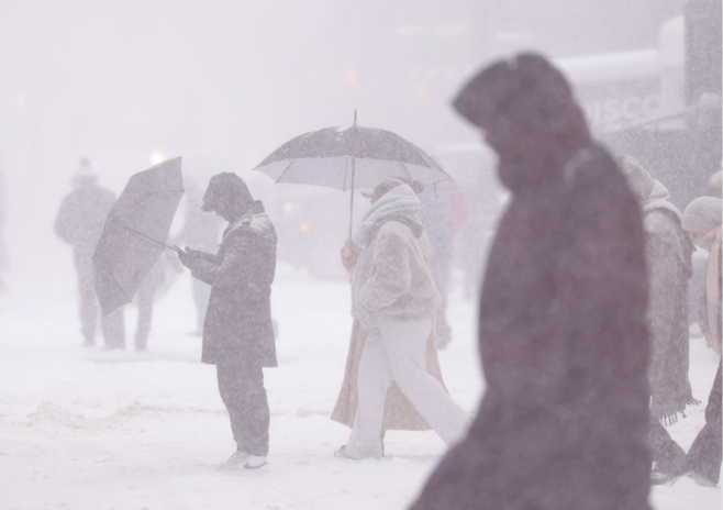 25일(현지시간) 미국 뉴욕에 강력한 눈 폭풍이 몰아치고 있는 모습. [연합뉴스]