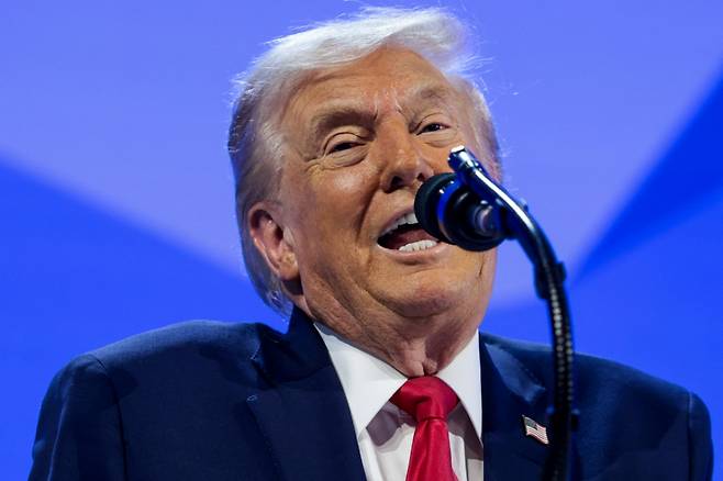 21일(현지시간) 도널드 트럼프 미국 대통령이 스위스 다보스에서 열린 세계경제포럼(WEF) 연례총회(다보스포럼)에 참석해 기조연설을 하고 있다. /사진=뉴스1