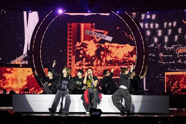 그룹 엔시티(NCT) 태용(가운데)이 지난 24~25일 서울 송파구 티켓링크 라이브 아레나에서 열린 두 번째 단독 콘서트를 마무리했다. SM엔터테인먼트 제공