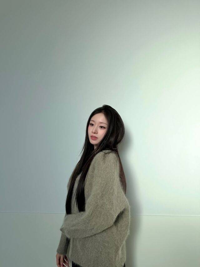 티아라 지연이 한층 깊어진 분위기의 근황을 전했다. / 지연 SNS