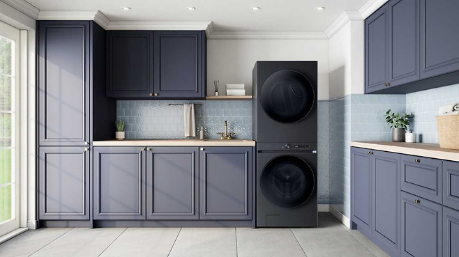 해외 매체서 ‘2026년 최고의 제품’으로 호평 받은 삼성전자 ‘비스포크 AI 원바디’ 결합형 세탁건조기 라이프스타일 이미지 [삼성전자 제공]