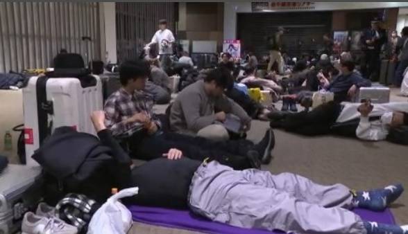 홋카이도 신치토세 공항에서 하룻밤을 보내는 사람들 [홋카이도 문화방송]