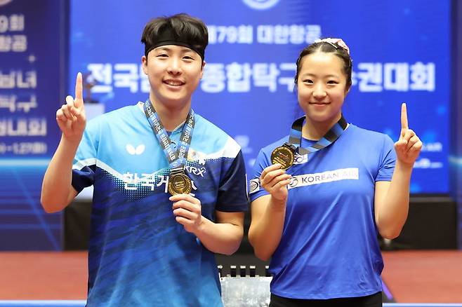 [서울=뉴시스] 탁구종합선수권대회 혼합 복식에서 우승한 임종훈-신유빈. (사진=대한탁구협회 제공). 2026.01.26. *재판매 및 DB 금지