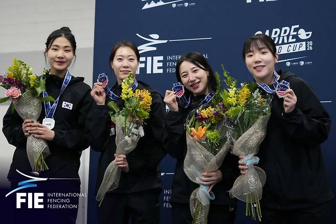 여자 사브르 단체전 준우승 [대한펜싱협회 제공]