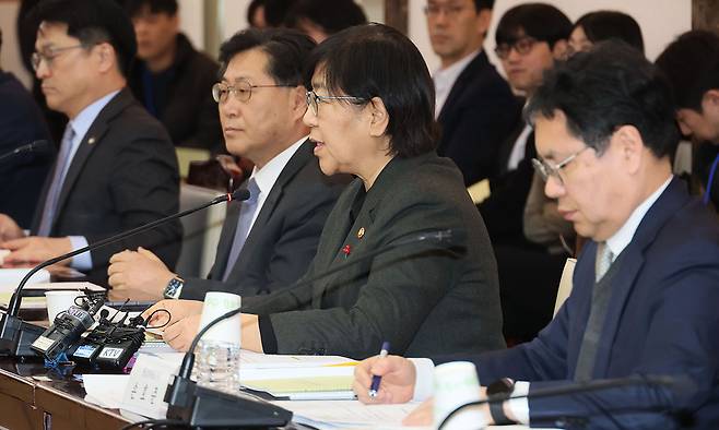 정은경 보건복지부 장관이 26일 서울 종로구 정부서울청사에서 열린 2026년도 제1차 국민연금기금운용위원회에서 발언하고 있다. 연합뉴스