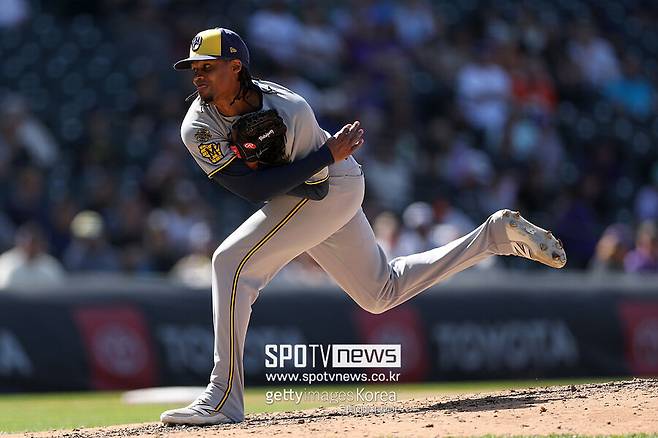 ▲ 로드리게스는 뛰어난 구위로 KBO리그 구단들의 관심을 받았으나 롯데가 최종 승자가 됐다
