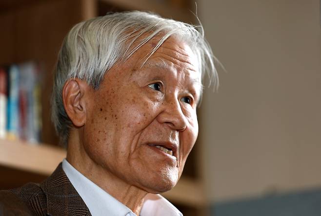 조갑제 조갑제닷컴 대표가 지난 1월 15일 서울 종로구의 사무실에서 주간경향과 인터뷰 하고 있다. 정지윤 선임기자