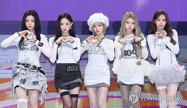 키키, 미니앨범 ＇델룰루 팩＇ 공개 (서울=연합뉴스) 이재희 기자 = 그룹 키키(KiiiKiii)가 26일 서울 광진구 예스24라이브홀에서 열린 두 번째 미니앨범 ＇델룰루 팩＇(Delulu Pack) 언론 공개회에서 포즈를 취하고 있다. 2026.1.26 scape@yna.co.kr
