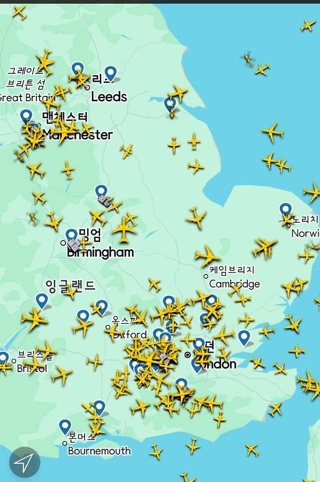 ▲ 영국 런던 상공 비행 현황 / FlightRadar24 앱 캡처.