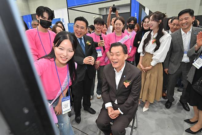 수원시에서 개최한 2025 뷰티썸에 참여한 동남대학교 학생들. 사진=동남대학교