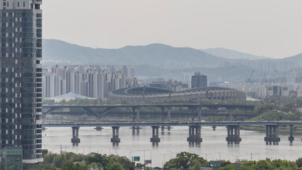 서울 성동구에서 바라본 한강과 강남권 아파트 일대. 연합뉴스