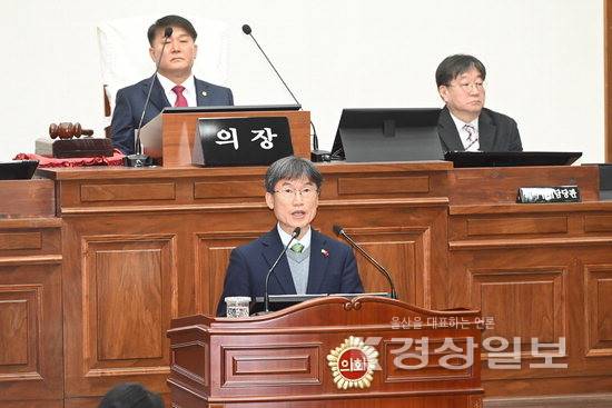 ▲ 천창수 울산시교육감이 26일 울산시의회 본회의장에서 열린 제261회 시의회 임시회 제1차 본회의에서 시정연설을 하고 있다. 시의회 제공