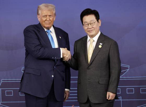 이재명 대통령과 도널드 트럼프 미국 대통령이 2025년 10월 29일 경북 경주박물관에서 한미 정상회담을 가진 모습. 〈사진=대통령실통신사진기자단〉