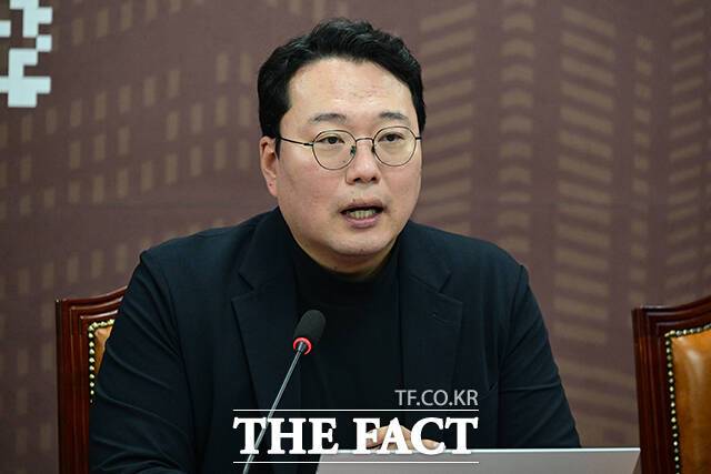 이번 행정소송을 주도한 천하람 개혁신당 원내대표는 "정부가 정치적 의도를 가지고 위법하게 통계를 조작했다"고 주장했다. /남윤호 기자