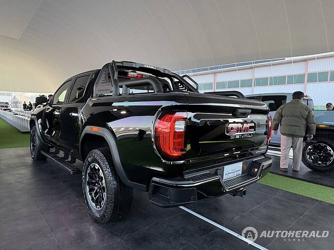 GMC&nbsp;캐니언은 프리미엄 오프로드 트럭에 어울리는 강인한 외관 디자인을 갖췄다. (오토헤럴드 김흥식 기자)