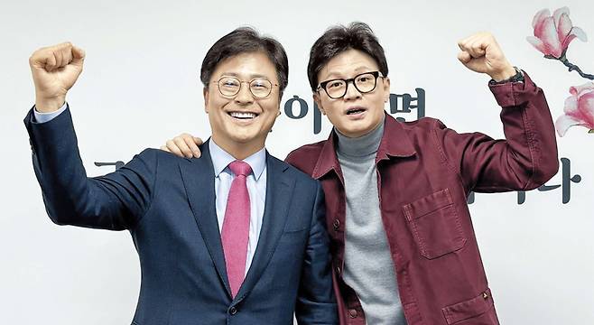 김종혁 페이스북한동훈 비대위원장 시절 김종혁과 함께  국민의힘 윤리위원회는 26일 친한(친한동훈)계 김종혁 전 최고위원에 대해 ‘탈당 권유’를 결정했다. 사진은 2024년 3월 김 전 최고위원(왼쪽)이 한동훈 전 국민의힘 대표와 기념 촬영하는 모습.