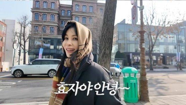 배우 고소영이 보유 중인 한남동 건물(뒤에 보이는 건물)을 자랑했다가 논란이 되자 해당 장면을 편집했다. 출처=고소영유튜브채널