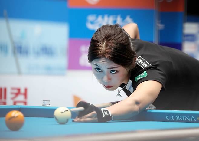 ‘간판스타’ 김가영·스롱·차유람, LPBA 32강 안착…7차투어 우승자 이미래 탈락