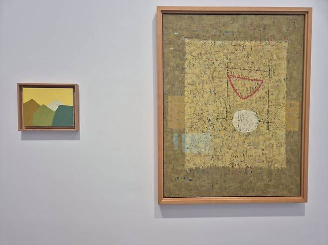 아드난의 ‘무제’(2014·왼쪽)와 이성자의 ‘흰 거울’(1960). 권근영 기자