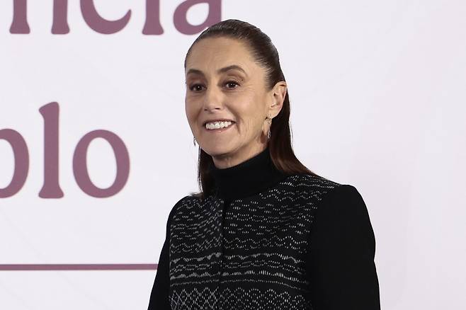 클라우디아 셰인바움 멕시코 대통령이 26일 멕시코 멕시코시티 국립궁에서 열린 기자회견에 참석하고 있다.  EPA연합뉴스