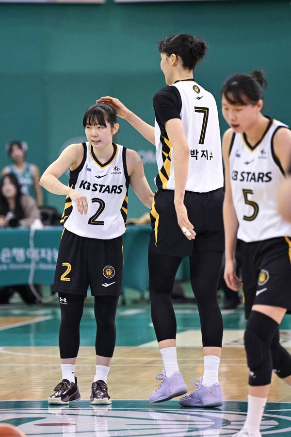 KB는 이날 선수들의 고른 활약이 돋보였다. 사진 제공= WKBL