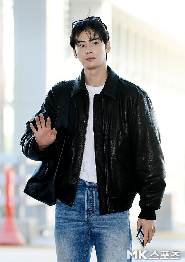 차은우가 탈세 의혹에 휘말린 지 닷새 만에 입을 열었고, 다른 아스트로 멤버들은 먼저 세상을 떠난 고 문민의 생일을 축하했다. 침묵을 깼지만, 하필이면 같은 그룹의 멤버이자 절친인 故 문빈의 생일에 사과문이 올라오면서 ‘타이밍’에 대한 아쉬움이 커지고 있다. / 사진 = 김영구 기자