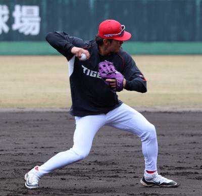 KIA 김도영이 25일 일본 아마미오시마 스프링캠프에서 수비 훈련을 하고 있다.  KIA 타이거즈 제공