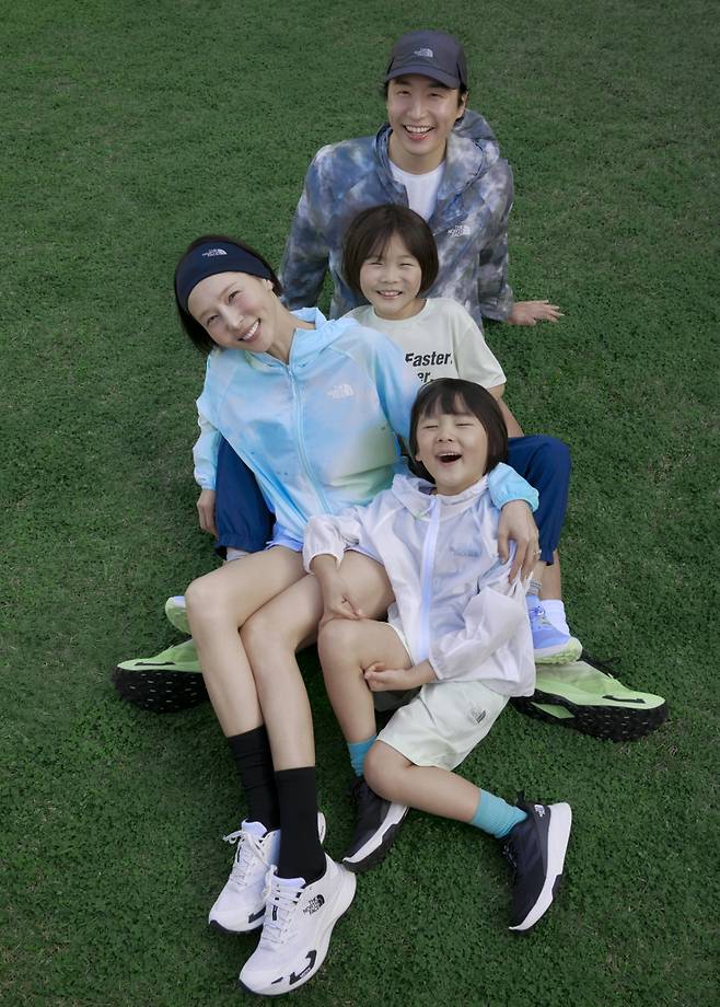 김나영 패밀리, 노스페이스 '패밀리 아웃도어룩' 화보