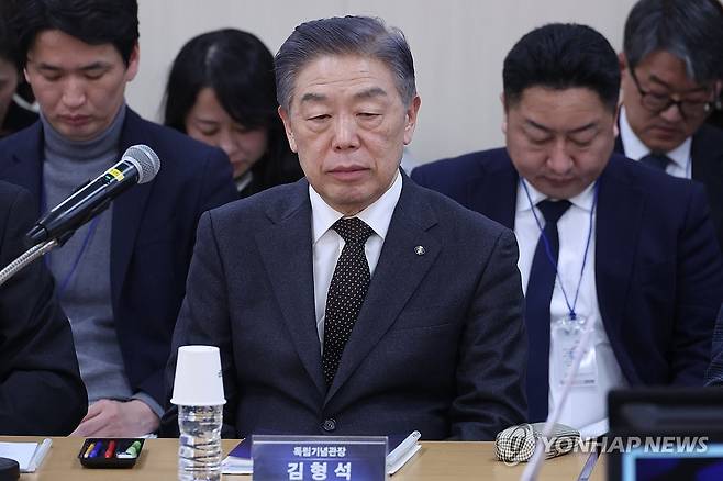 보훈부 업무보고 참석한 김형석 독립기념관장 (세종=연합뉴스) 김주성 기자 = 김형석 독립기념관장이 14일 정부세종청사에서 열린 국가보훈부 산하기관 업무보고에서 권오을 장관의 발언을 듣고 있다. 2026.1.14 utzza@yna.co.kr