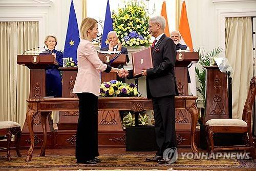 EU·인도 국방·안보 협력 협정 서명 [로이터 연합뉴스. 재판매 및 DB 금지]