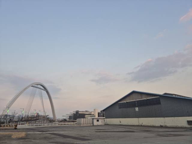 부산 중구 유라리광장과 부산항 제1부두를 잇는 1.2km 구간에 바다 산책로 조성이 추진된다. 사진은 지난 23일 부산항 제1부두 창고. 김동우 기자 friend@