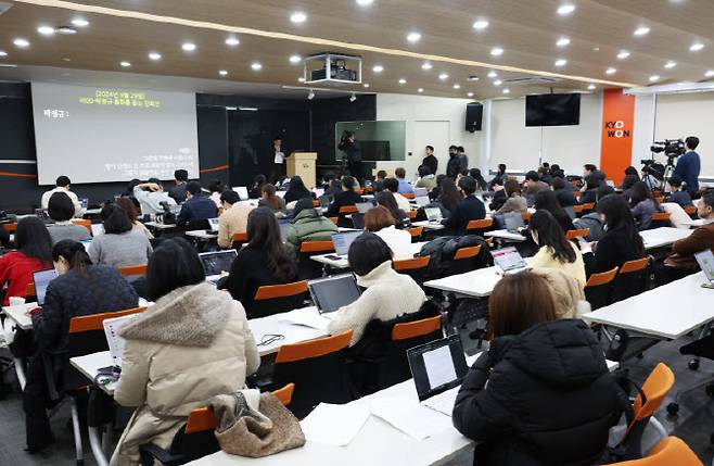 김선웅 법무법인 지암 변호사가 28일 서울 종로구 교원종각빌딩에서 민희진 전 어도어 대표 '뉴진스 탬퍼링' 의혹에 관한 공개 기자회견을 하고 있다.(사진=연합뉴스)