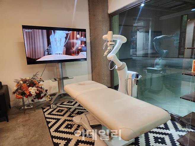 27일 중국 항저우 빈장지구에 있는 넷이즈게임즈 항저우캠퍼스에 자체 인공지능(AI) 기술로 개발한 마사지 시설이 마련되어 있다. (사진=안유리 기자)