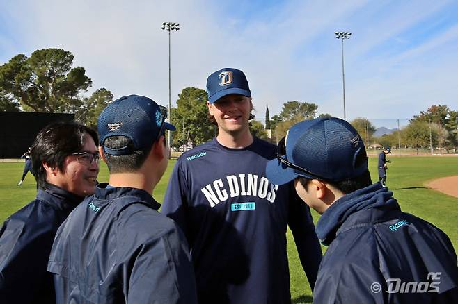 NC 다이노스에 합류한 커티스 테일러(가운데). 사진제공=NC 다이노스