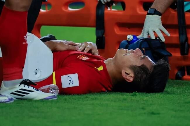 김상식 감독, 가슴 찢어진다...中 소림축구에 쓰러진 '애제자' 십자인대 파열→10개월 OUT