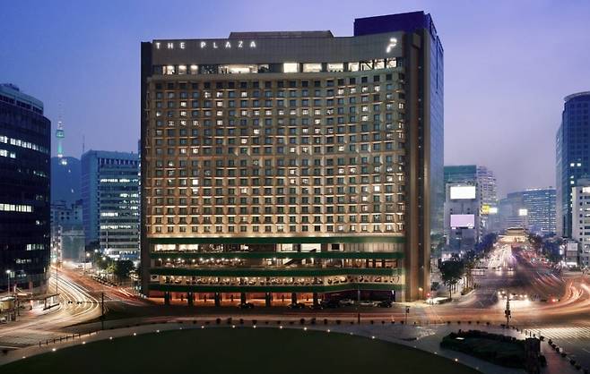 서울시청 앞 ‘랜드마크 호텔’ 더플라자. 사진=한경DB