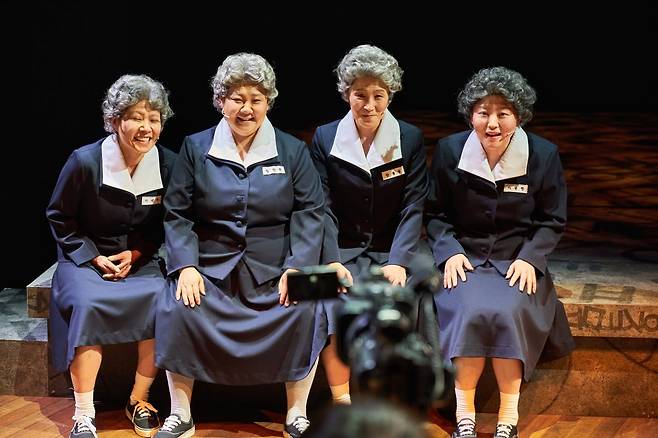 뮤지컬 '오지게 재밌는 가시나들'의 한 장면./사진=라이브