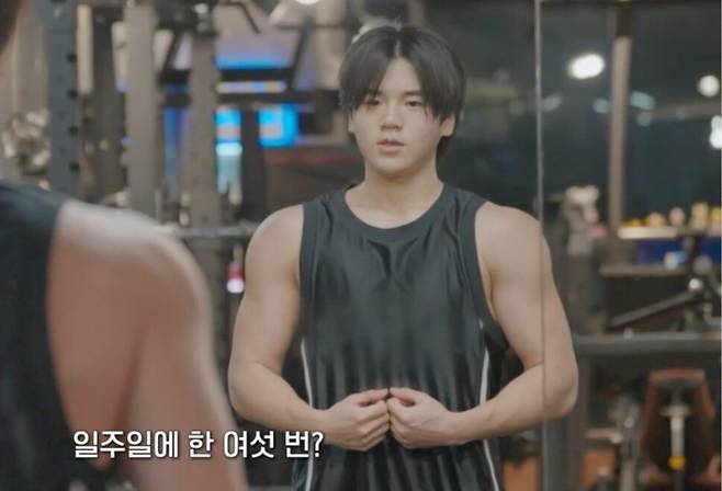 가수 윤민수의 아들 윤후(19)가 부모의 시선으로 보는 연애 프로그램 '내 새끼의 연애' 시즌2에 출연한다. /사진=tvN STORY '내 새끼의 연애2'