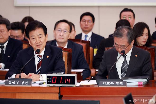 [서울=뉴시스] 고승민 기자 = 정동영 통일부 장관이 28일 서울 여의도 국회에서 열린 외교통일위원회의 현안질의에서 의원 질의에 답하고 있다. 2026.01.28.