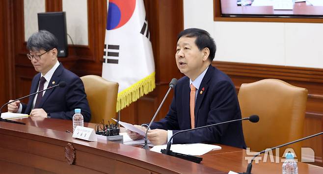 [서울=뉴시스] 김선웅 기자 = 사진은 구윤철 경제부총리 겸 재정경제부 장관이 지난 26일 서울 종로구 정부서울청사에서 열린 대외경제장관회의에서 모두발언을 하고 있는 모습. 2026.01.26. mangusta@newsis.com