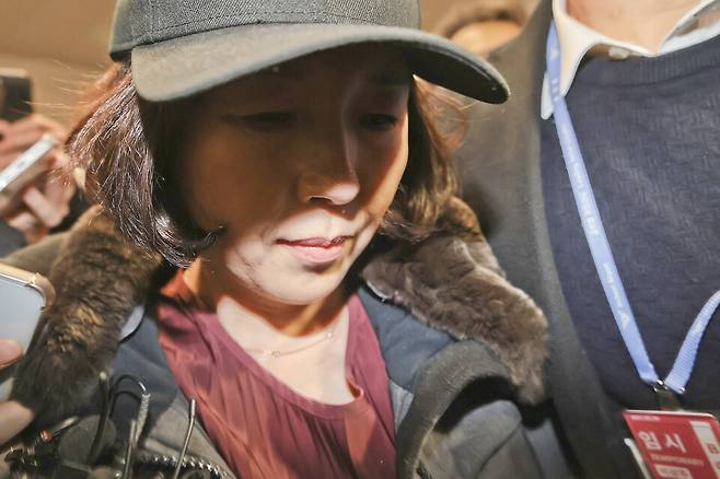 지난 2022년 지방선거를 앞두고 더불어민주당 소속이었던 강선우 무소속 의원에게 공천헌금 1억원을 건넨 의혹을 받는 김경 전 서울시의원이 지난 1월11일 오후 인천국제공항에서 귀국하고 있다.ⓒ시사저널 박정훈