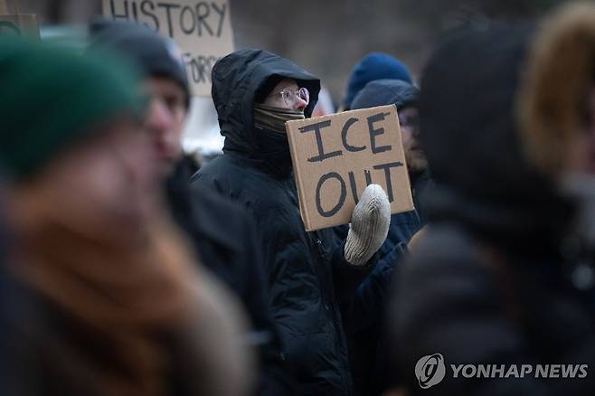 미국 이민당국 총격 사고 규탄하는 美시민들 [AFP 연합뉴스 자료사진. 재배포 및 DB 금지]