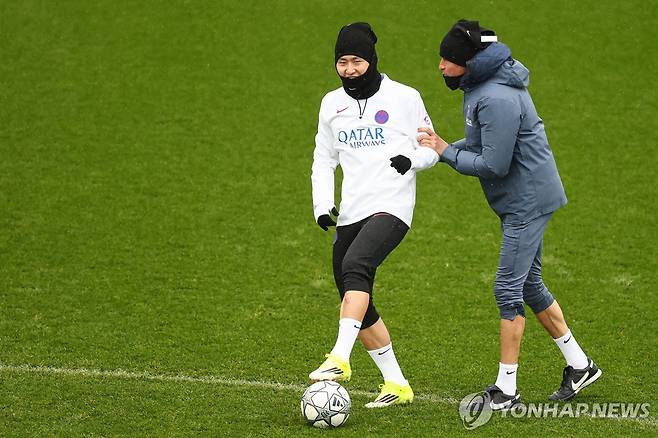 팀 훈련에 복귀한 PSG 이강인(왼쪽). [AFP=연합뉴스]