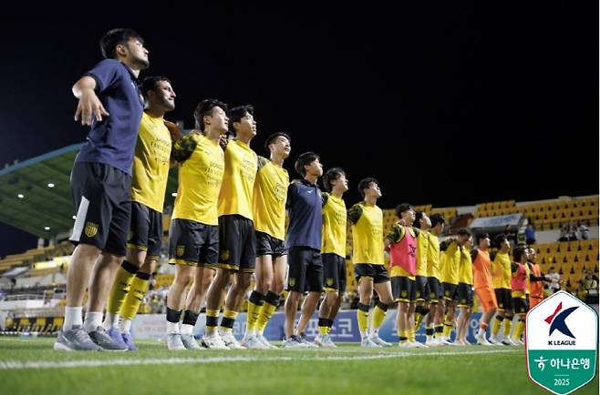 전남 드래곤즈 선수단. /한국프로축구연맹 제공