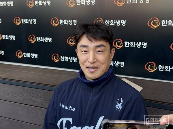 대전에서 KS 3차전을 앞두고 취재진 인터뷰에 응한 한화 손아섭. (사진=더게이트 배지헌 기자)