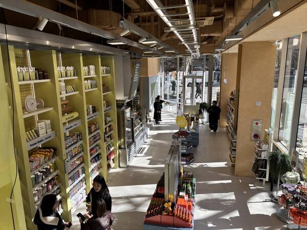 복층으로 구성된 올리브베러 광화문점 내부. [출처=이재아 기자]