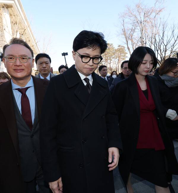 국민의힘에서 제명된 한동훈 전 대표가 29일 제명 결정과 관련해 기자회견을 하기 위해 국회 소통관으로 향하고 있다. 2026.1.29. 연합뉴스