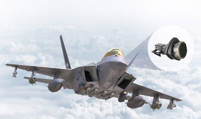 국방과학연구소(ADD)가 주관하고 한화시스템이 시제업체로 참여해 개발한 한국형 전투기 KF-21 탑재용 AESA 레이다 모습. (출처=한화시스템)