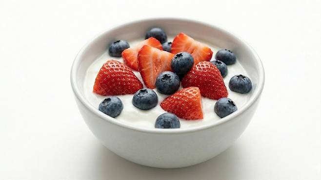 건강한 식습관은 여성의 호르몬 균형과 자궁 환경을 개선하는 데 도움이 된다｜출처: Gemini 생성